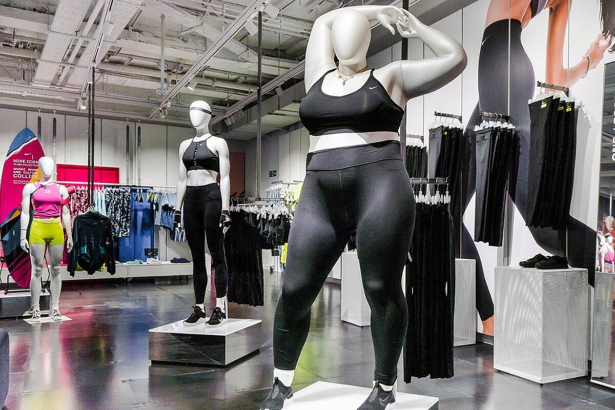 En 2018, la marca deportiva causó gran controversia entre sus competidores al incluir maniquíes plus-size en sus vitrinas.