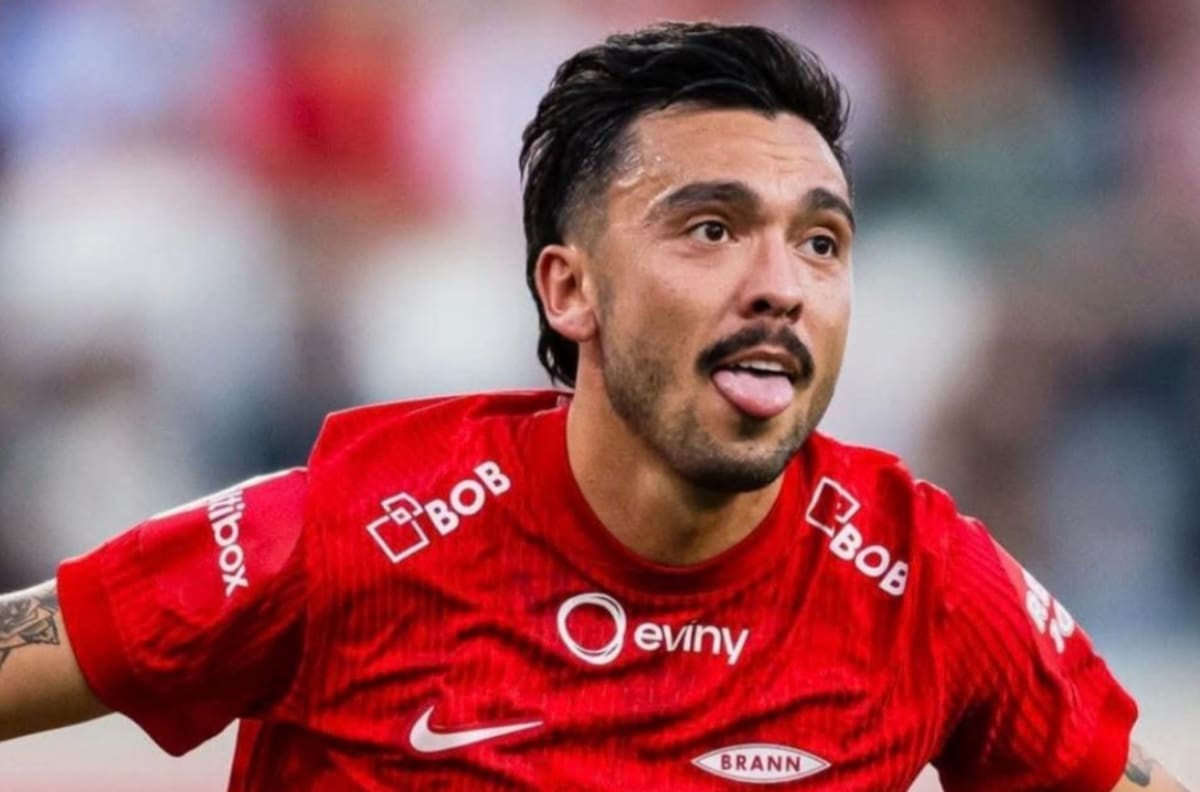 VIDEO | Delantero chileno se lució con dos golazos en la Conference League: ¡taco incluido!