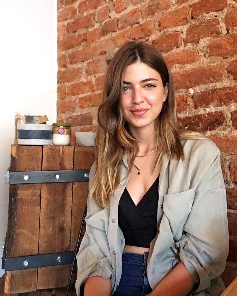 participa en "Un ladrón romántico".