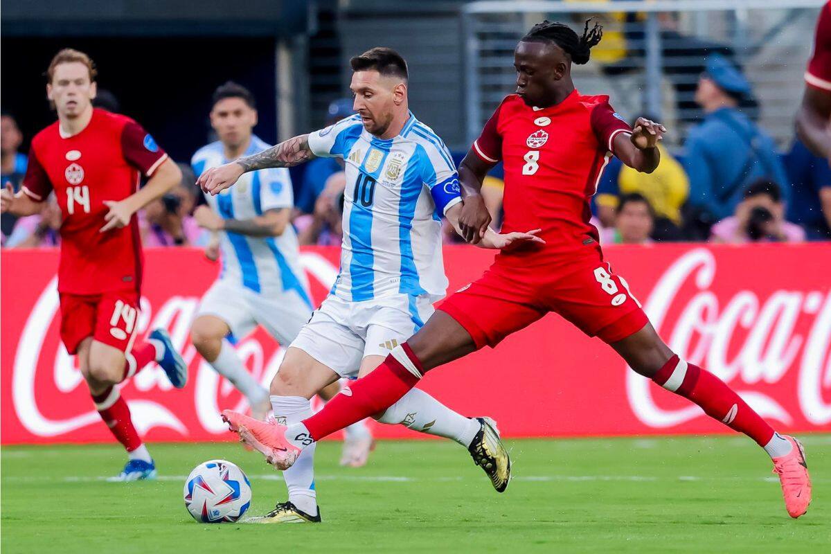 para el partido Argentina vs Canadá y eso enfureció a los fanáticos chilenos. Foto: EFE.