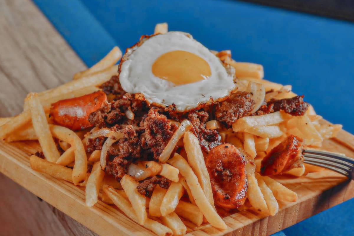 El tenedor libre con juegos que se convierte en todo un panorama en Santiago. Foto: Noblot's en Instagram.