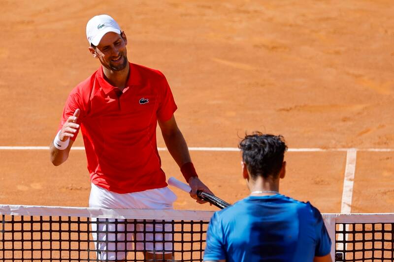 Novak Djokovic cayó en dos sets ante Alejandro Tabilo