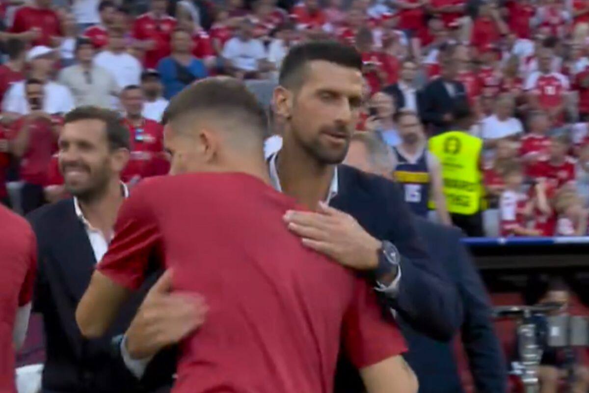 apareció en el Allianz Arena para brindarle apoyo a la Selección de Serbia.