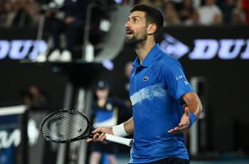 ¿Djokovic simuló estar lesionado? “No se dejen engañar”, señaló leyenda del tenis mundial