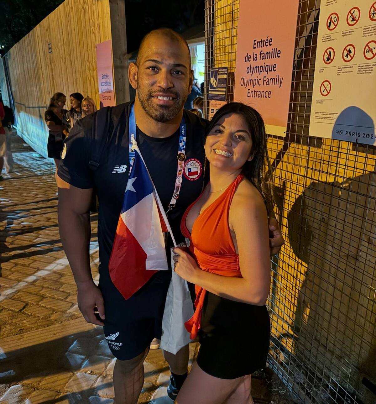 Rommina Sepúlveda viajó hasta París para alentar a Yasmanni Acosta en la final de la lucha grecorromana, donde el chileno logró la medalla de plata. (Foto: Instagram: romminase)