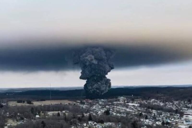 Evacuan población por nube tóxica. Créditos: Captura de video.
