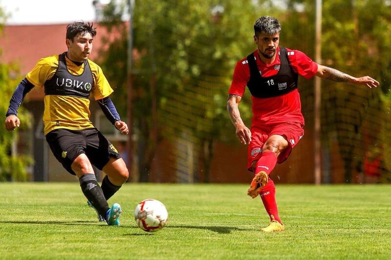 El elenco de Chillán se midió con Fernández Vial en el Complejo Deportivo Paso Alejo. Fotos: Ñublense SADP.