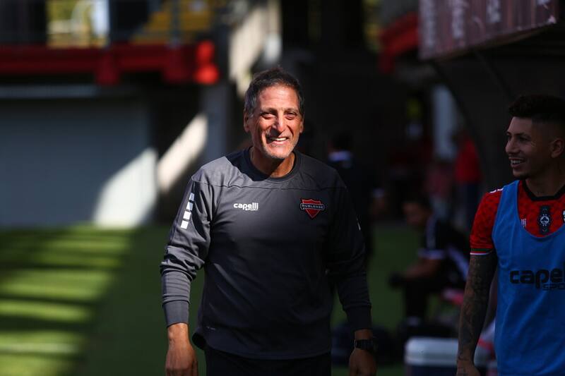 Mario Salas no se arrepiente de haber asumido en el conjunto chillanejo, pese a un arranque irregular. Foto: Aton.