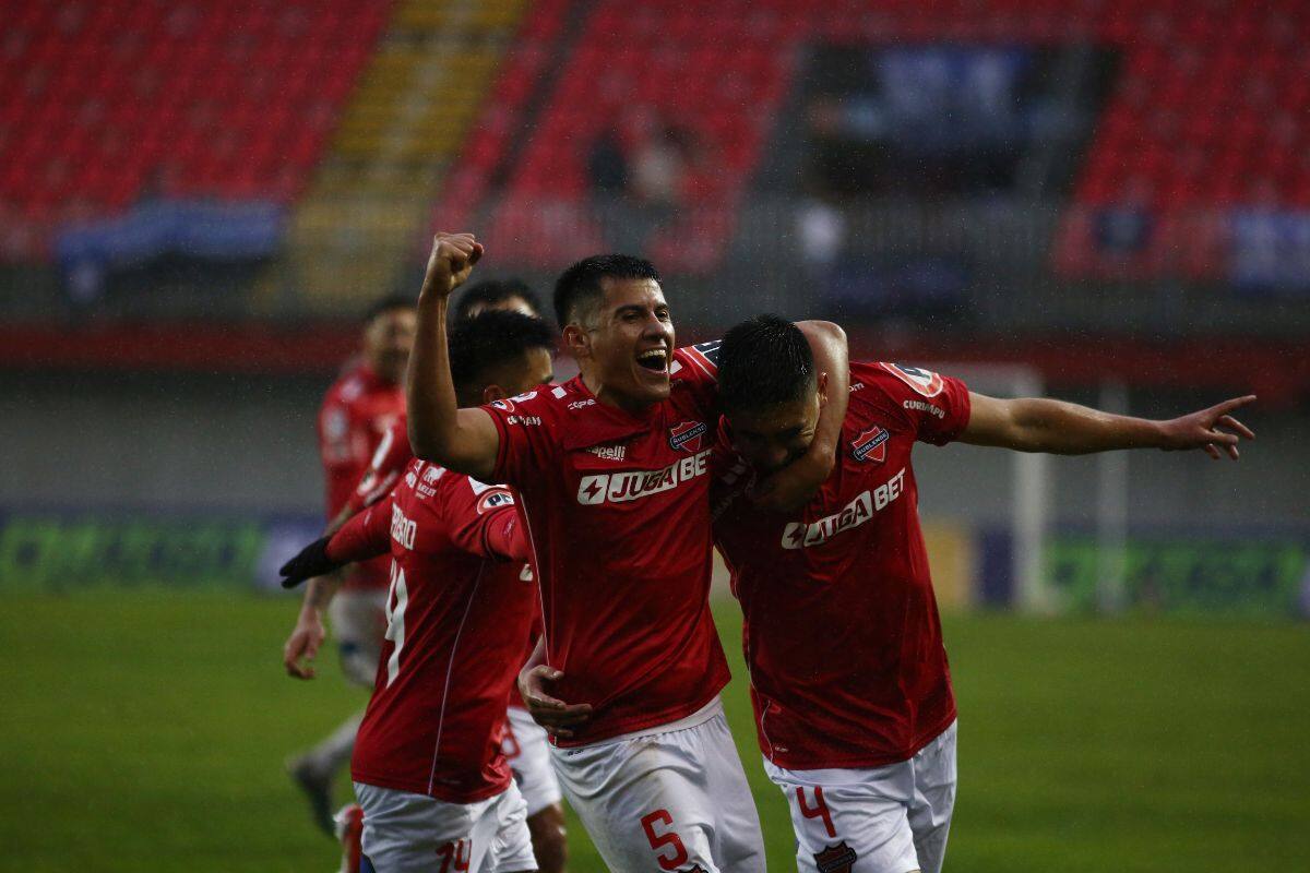 enfrentará a Deportes Linares en la Copa Chile. Revive, así, un clásico del centro sur de nuestro país. Foto: Agencia Aton.