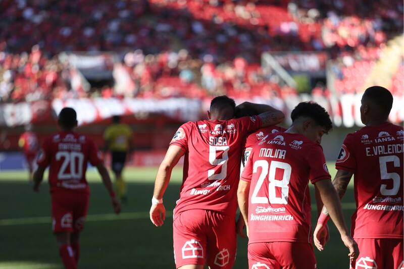 Los Diablos Rojos buscan pasar a Fase 3 de Copa Libertadores. Foto: Agencia Aton.