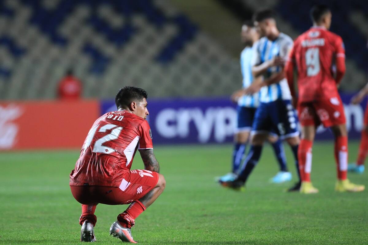 Ñublense debutó con una derrota ante Racing en Copa Libertadores. Crédito: Agencia Aton.