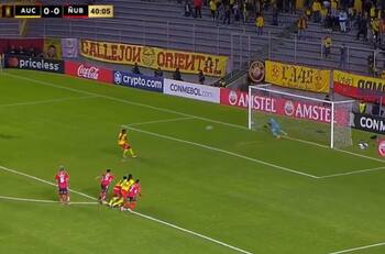 VIDEO | Justicia divina: el tremendo tapadón de Nicola Pérez para salvar a Ñublense tras polémico penal