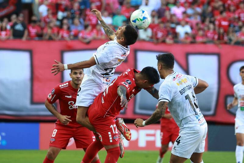 El equipo chillanejo quedó eliminado de Libertadores frente al club charrúa. Foto: Agencia Aton.
