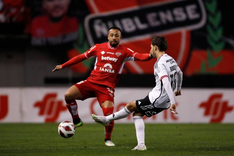 Ñublense se enfrenta a Colo Colo.