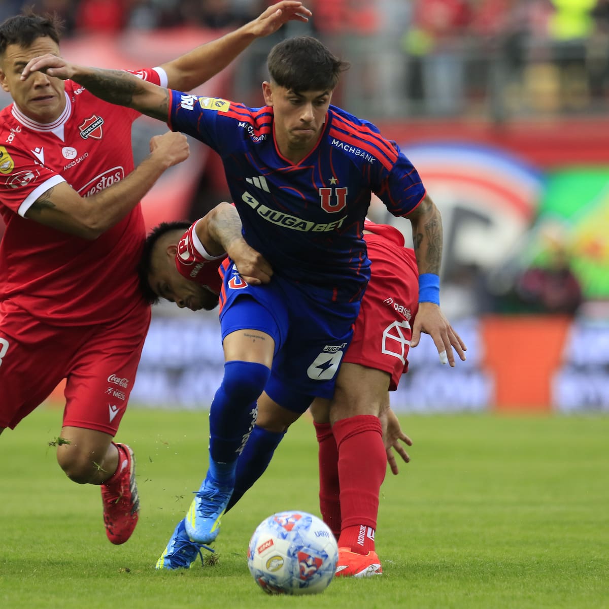 Ñublense logró un agónico triunfo ante la U y se mete en la parte alta