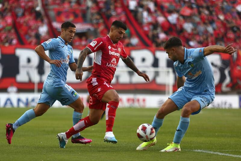 Ñublense y O'Higgins irán por Bayron Monroy. Foto: Aton
