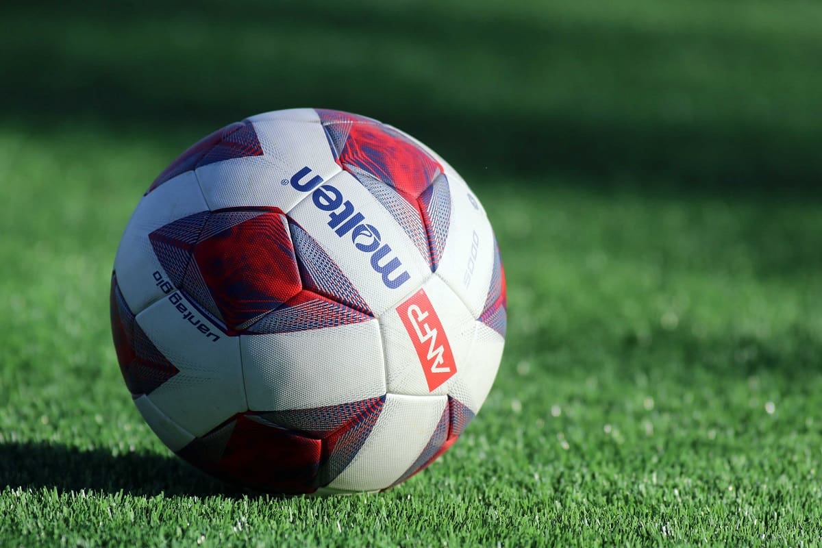 cancha para el fútbol chileno.