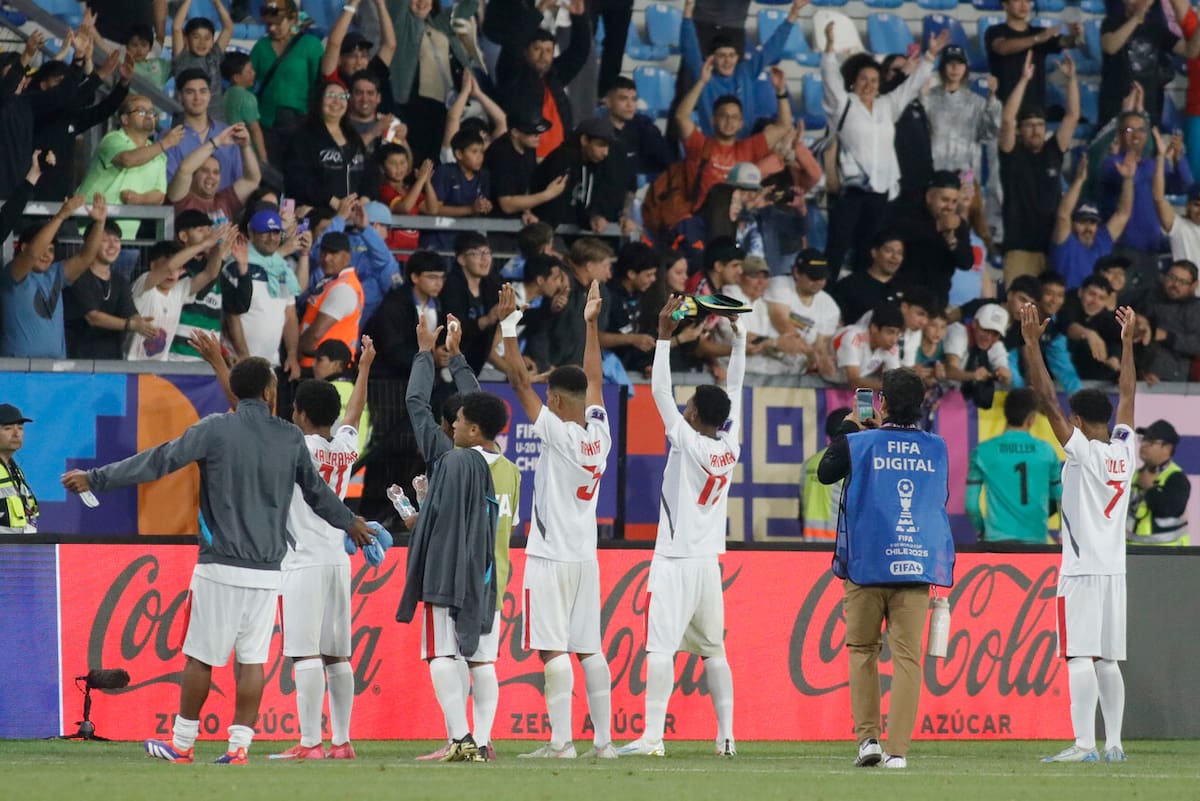 Recibe el cariño de los chilenos en el Mundial Sub-20. Foto: Aton.