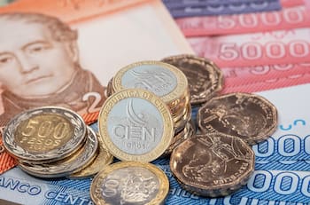 ¿Recibiste una? Nueva moneda de 100 pesos ya está disponible en Chile