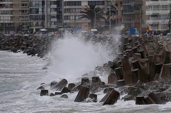 Anuncian marejadas para este fin de semana: ¿Cómo saber qué playas están habilitadas para el baño?