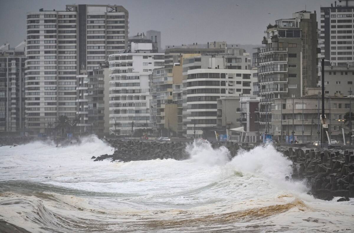 Confirman nuevo aviso de marejadas hasta el martes 15 en gran parte de las costas de Chile