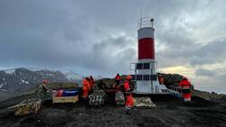 Así es el nuevo faro instalado en territorio chileno antártico