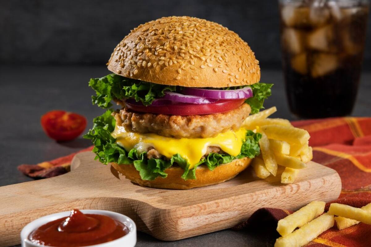 ofrece sandwiches a $50.