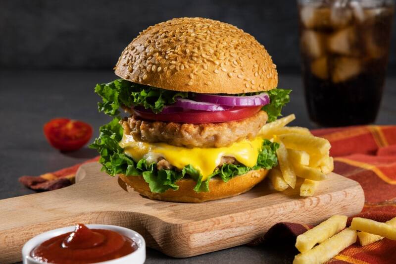 ofrece sandwiches a $50.