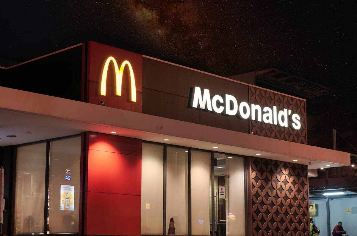 Ha generado 120 puestos de trabajo y su montaje estuvo listo en 10 días: así es el primer McDonald’s hecho de madera en Chile