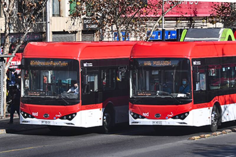 Impulsará el transporte en el sector oriente de Santiago.