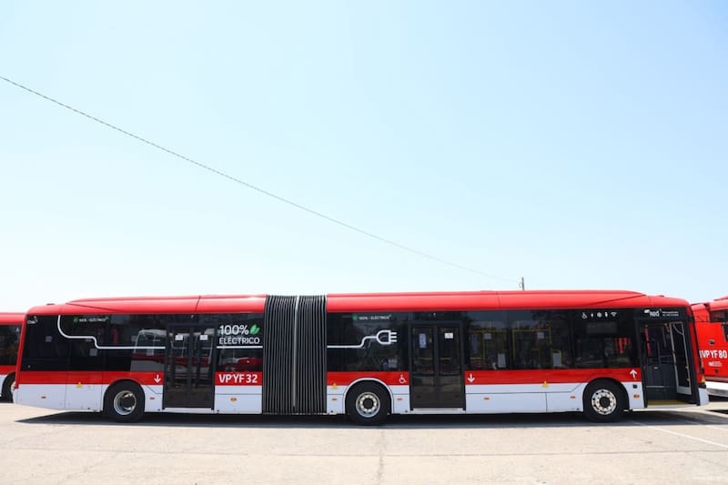 Con 18 metros de largo, las nuevas máquinas podrán transportar más pasajeros en menos tiempo. Créditos: Red Movilidad.