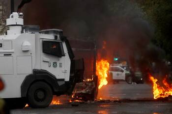 Inspector rociado con combustible: Nuevos incidentes en el Liceo de Aplicación de Santiago