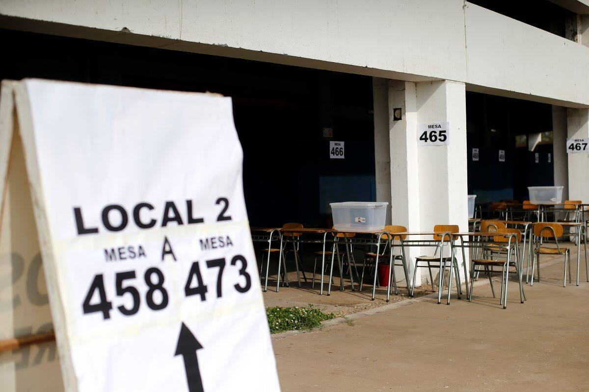 Para estas elecciones el Servel modificó nuevamente los locales de votación de algunas personas. Foto: ATON.