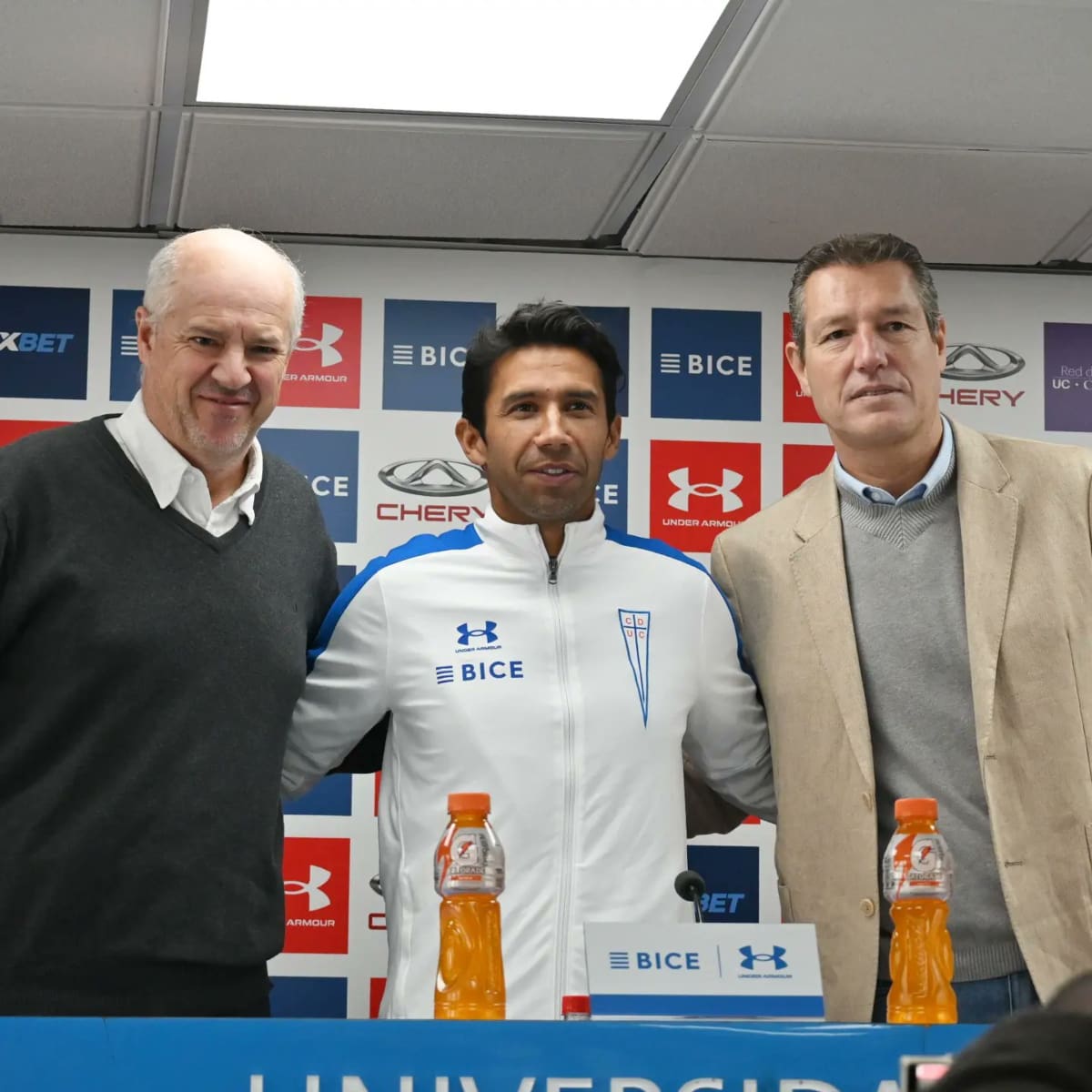 junto a Juan Tagle y José María Buljubasich (Foto: Cruzados)