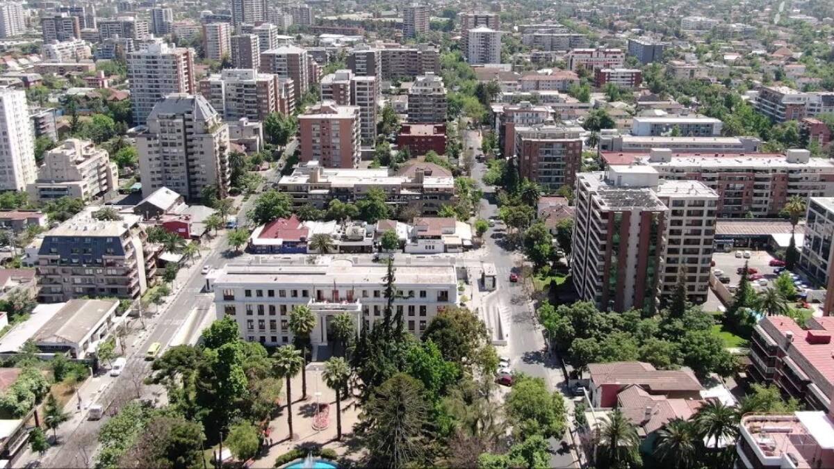 Por millonarias deudas de empresa dueña: este edificio completo será rematado en Ñuñoa