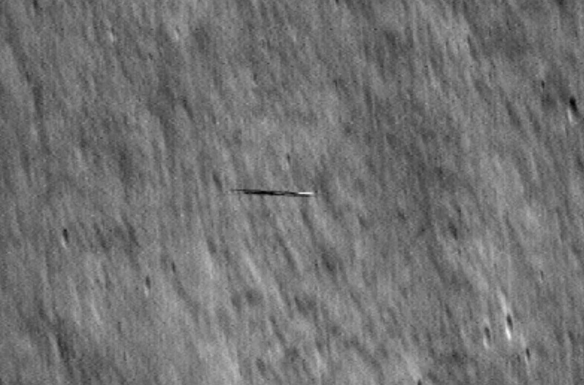 Nasa capturó nítida fotografía de un objeto volador en la órbita lunar