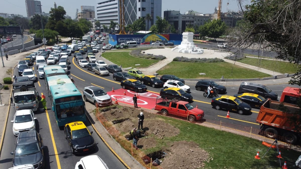 Paciencia: Confirman largo período de desvíos de tránsito en el centro de Santiago