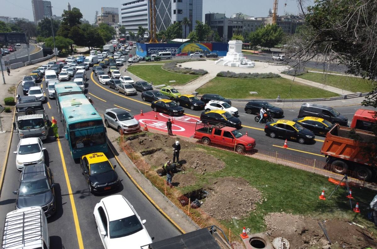 Paciencia: Confirman largo período de desvíos de tránsito en el centro de Santiago