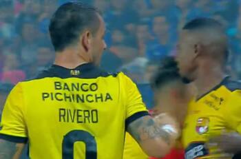 Octavio Rivero ya se olvidó de la U: golazo de cabeza en el Clásico más importante de Ecuador