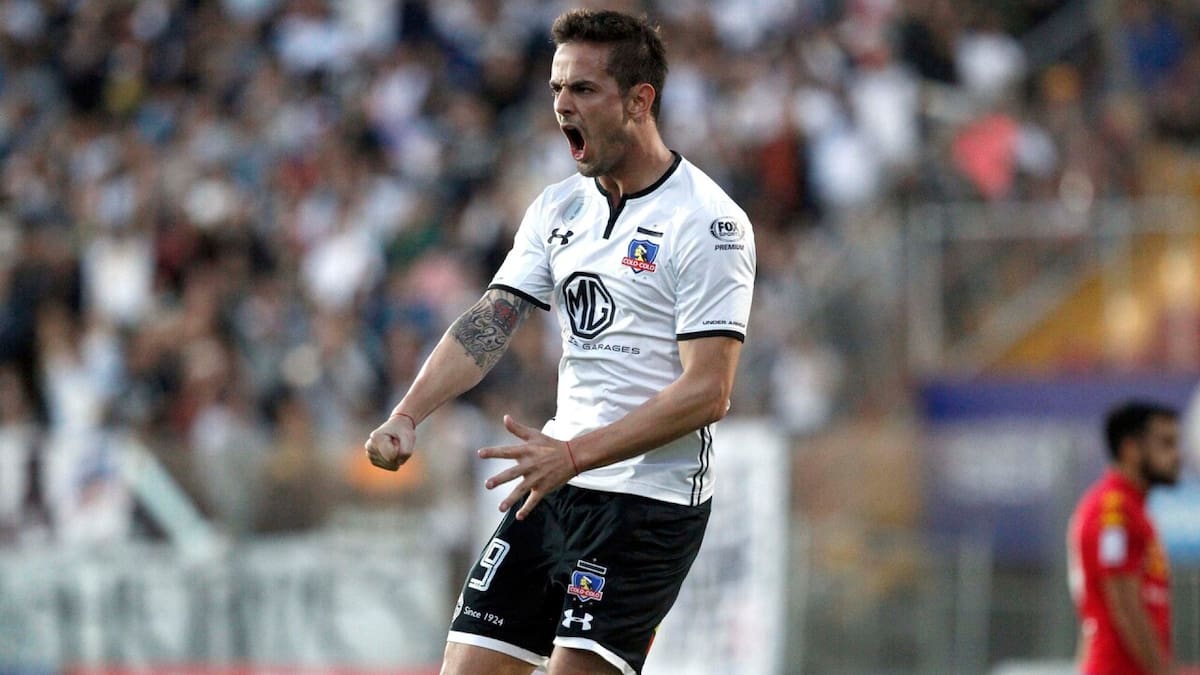 Octavio Rivero se olvida por completo de Colo Colo y borra todo registro albo en redes sociales