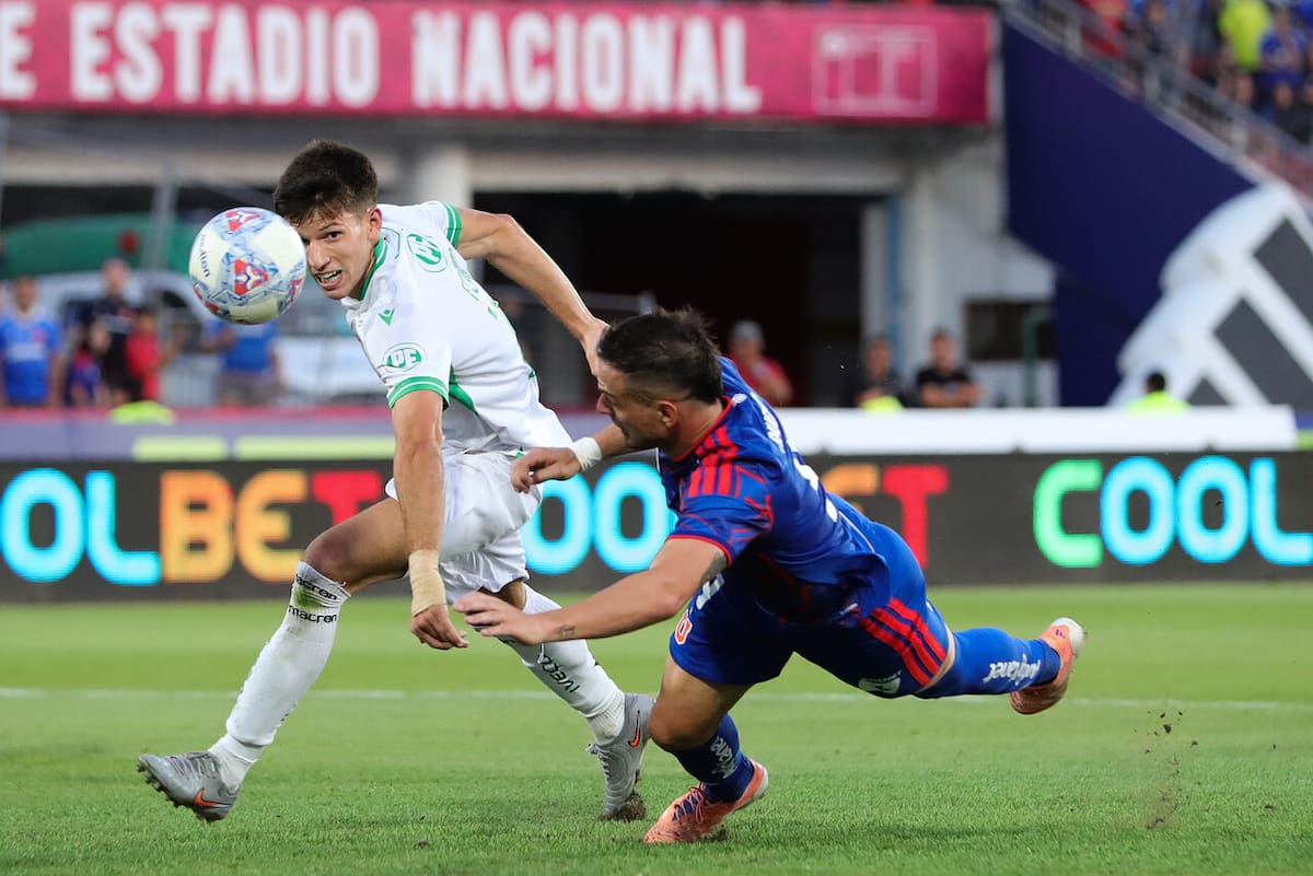 No logró superar las molestias que casi lo sacan del duelo con Audax Italiano. Foto: Aton.