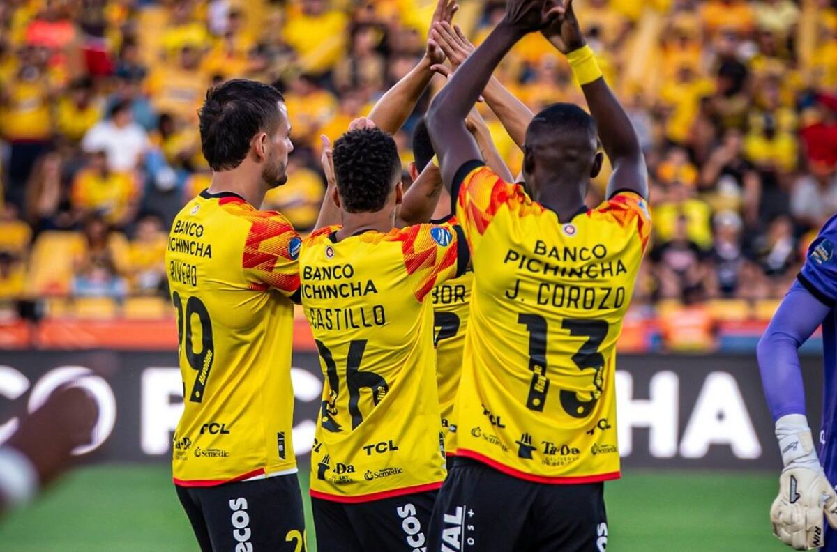 Fue uno de los goleadores en Colo Colo y ahora la rompe en Ecuador de la mano de Ariel Holan