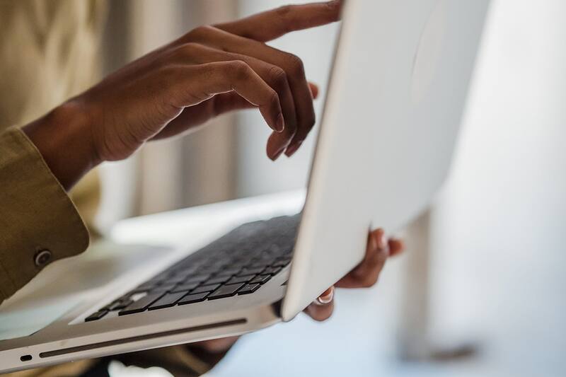 También hay sueldos desde $600 mil. Créditos: Pexels.