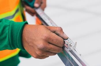 Pagan desde $675.000: Oficina del Ministerio de Defensa busca electricistas, conductores, asistentes y más