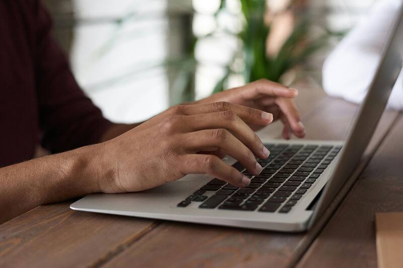 Conoce los perfiles requeridos. Créditos: Pexels.
