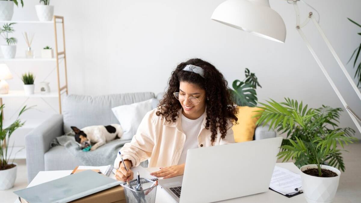 Enorme empresa española busca trabajadores para puestos 100% remotos: Así puedes postular