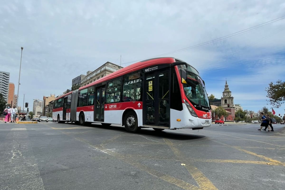 Redbus urbano busca conductores y mucho más.