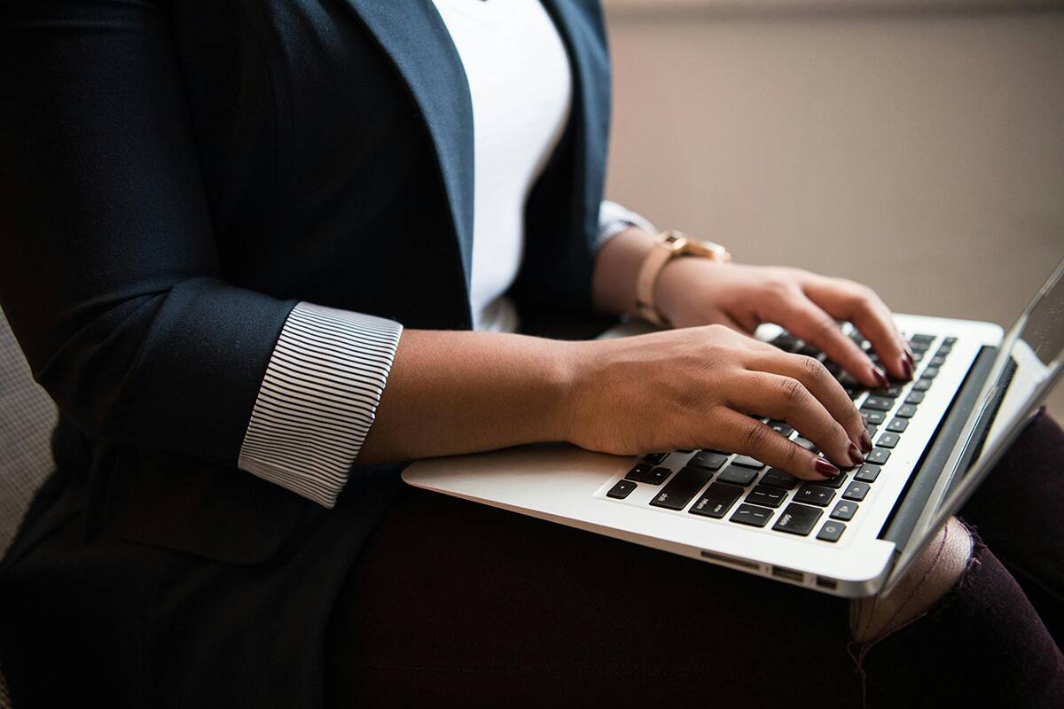 Conoce los sueldos por cada perfil requerido. Créditos: Pexels.