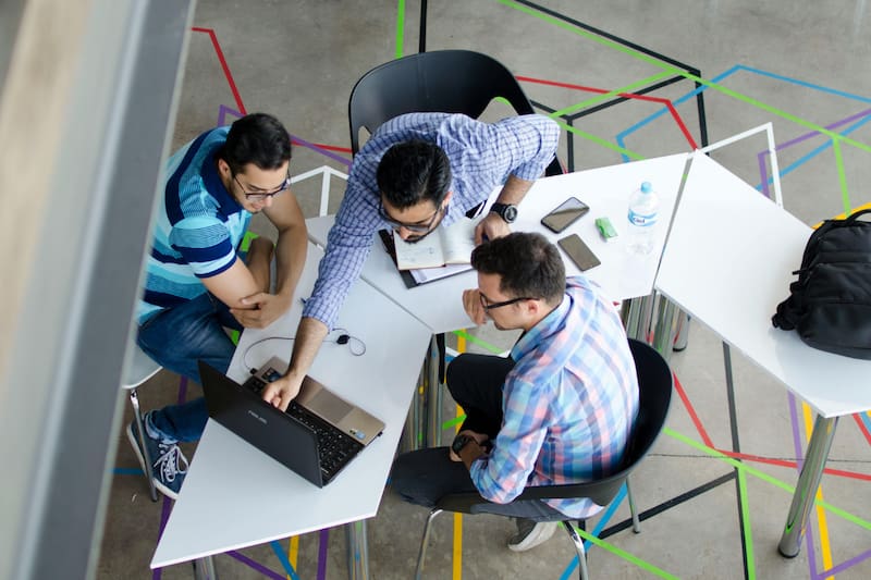 La entidad ofrece empleos en distintos cargos dentro de la Región Metropolitana.