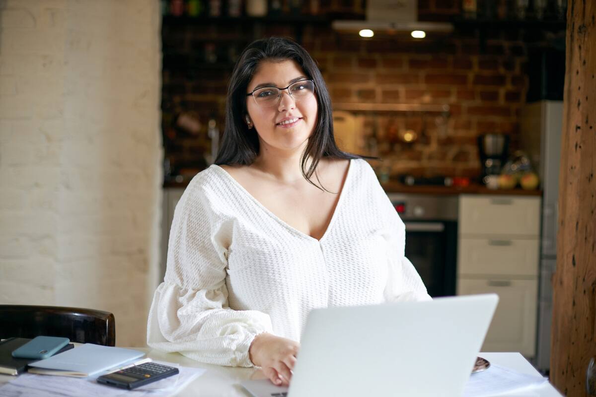 secretaria es uno de los cargos ofrecidos.